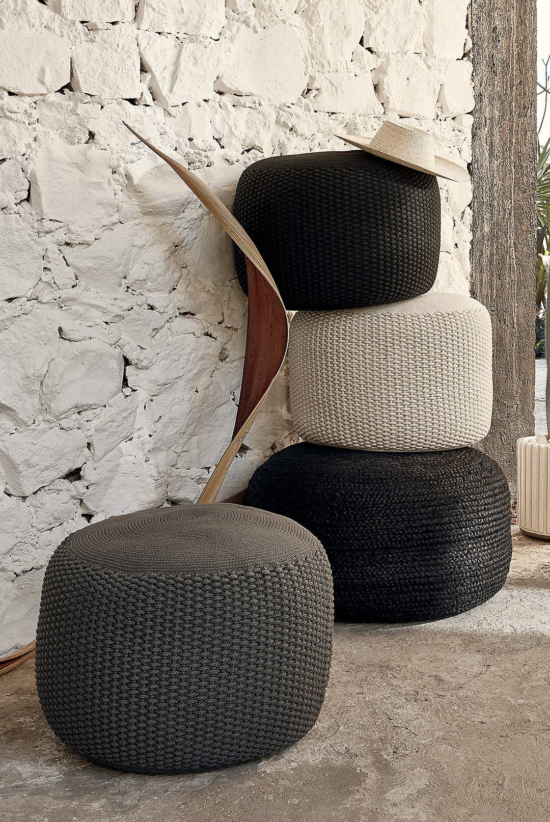 CRISS KNIT BLACK POUF