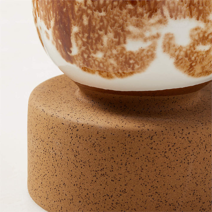 Descanso Brown And White Vase